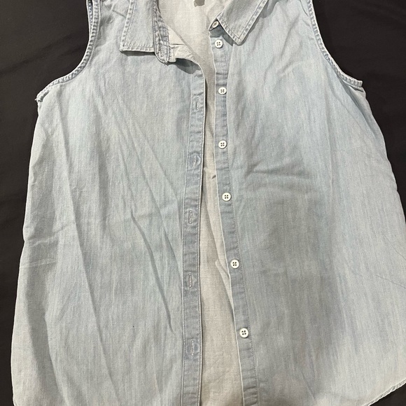 Assorted Clothes. - Picture 3 of 15